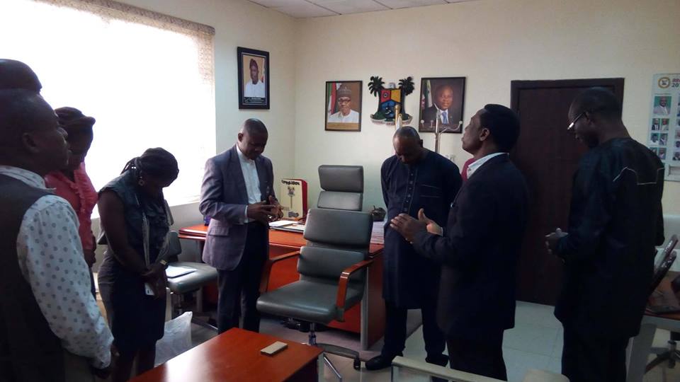 Hon-akeem-bello-award (1)