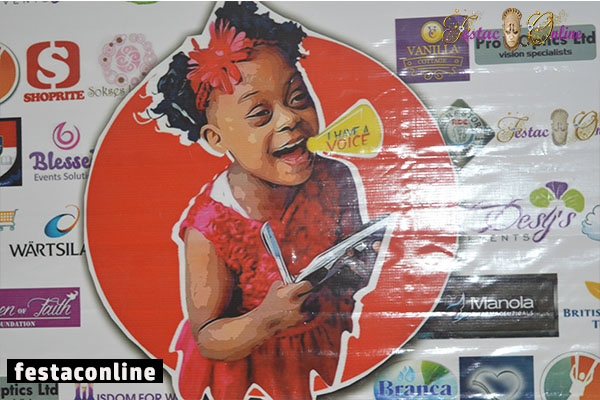 mo-rainbow-extra-special-christmas-1