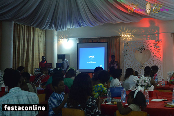 mo-rainbow-extra-special-christmas-4