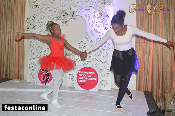 mo-rainbow-extra-special-christmas-5