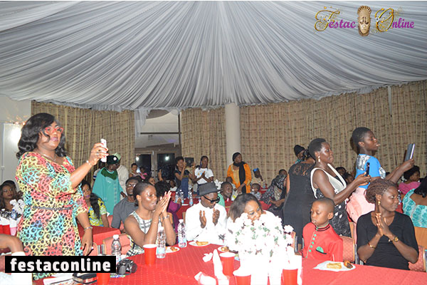 mo-rainbow-extra-special-christmas-6