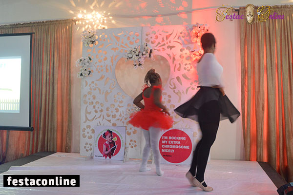 mo-rainbow-extra-special-christmas-8